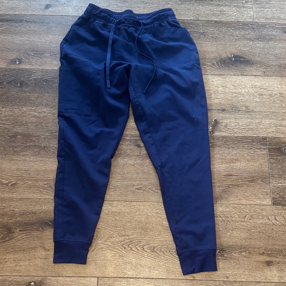Olive & co‎ navy scrub pats small
